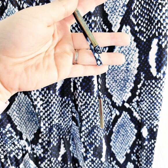 Diane von Furstenberg Bennet Two Animal Blue Snake Print Silk Pants - Picture 6 of 12